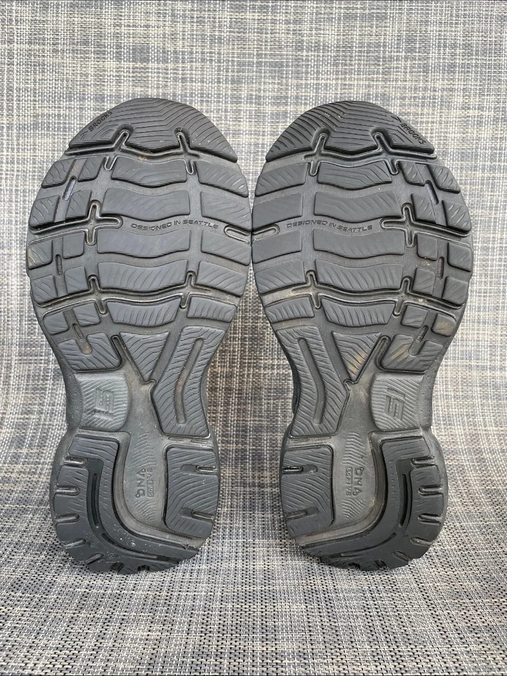 Brooks Women's Ghost 15 GTX Black Running Shoes Athletic Trainers size 6